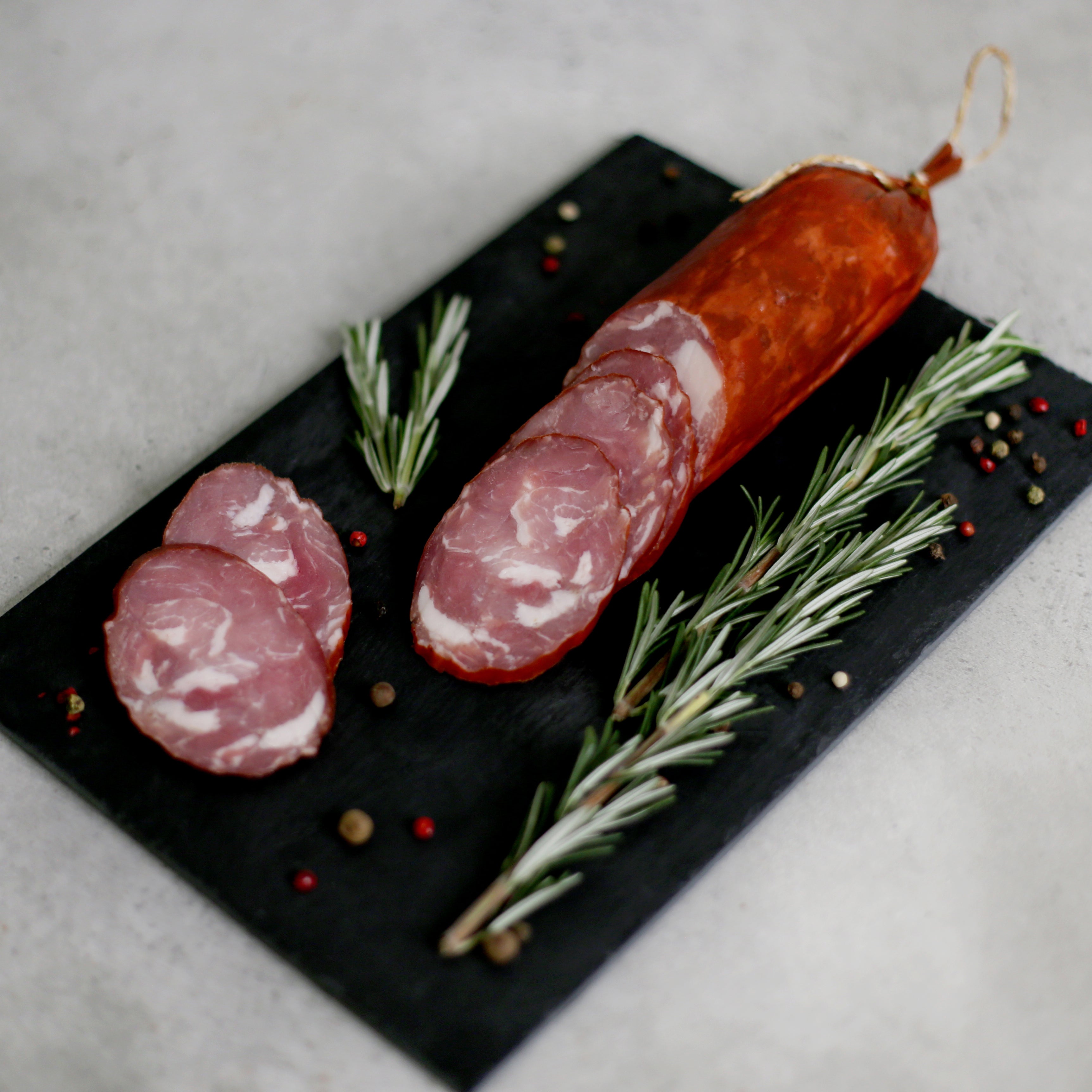 Netradicinis mažai parūkytas kumpis 700g.