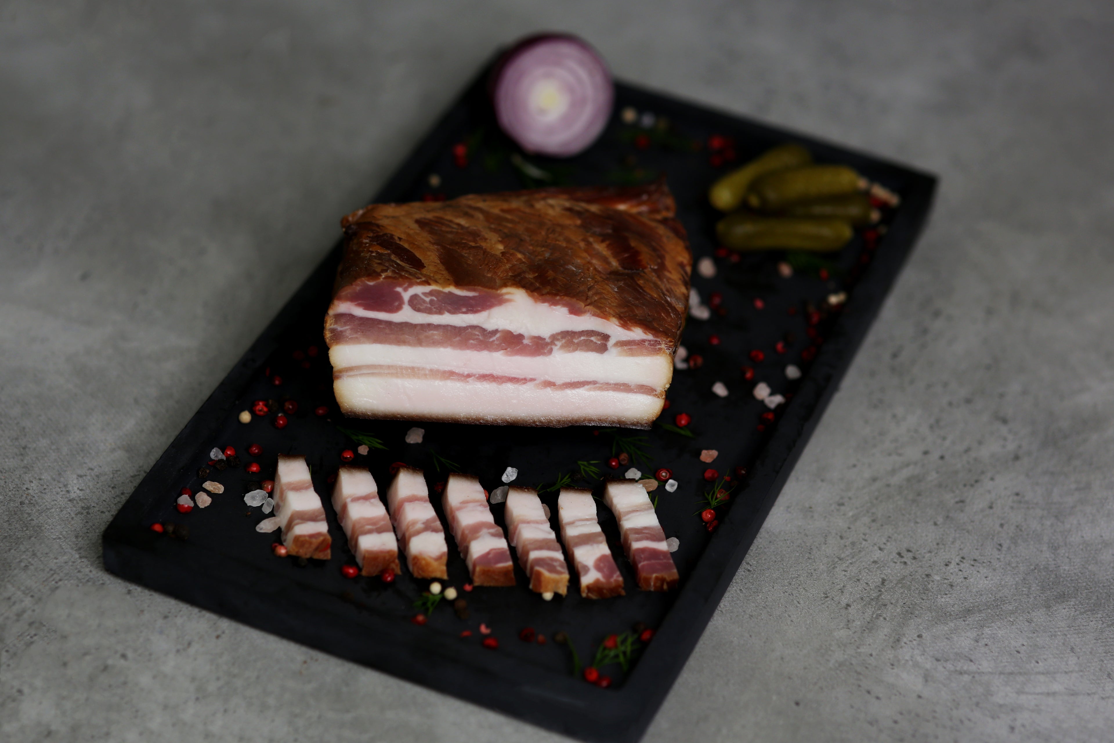 Šaltai rūkyta kiaulienos šoninė 1 kg.